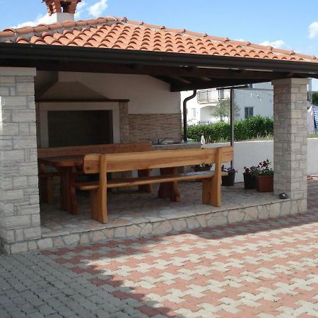 Guesthouse Pejo Porec Exterior photo