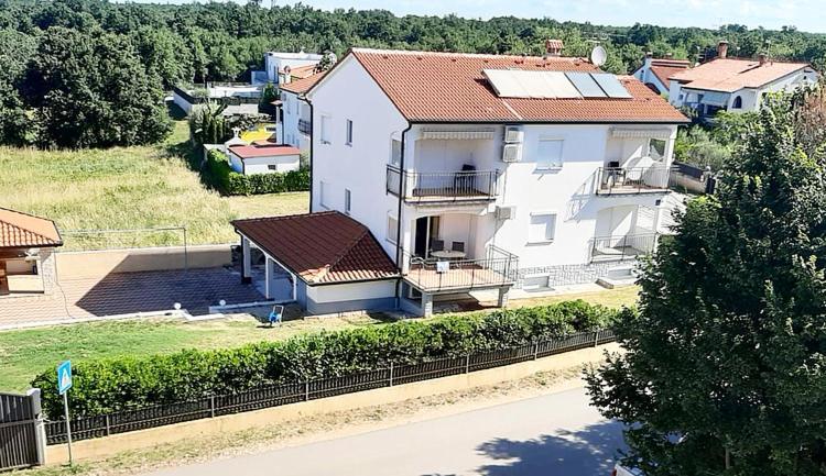 Guesthouse Pejo Porec Exterior photo