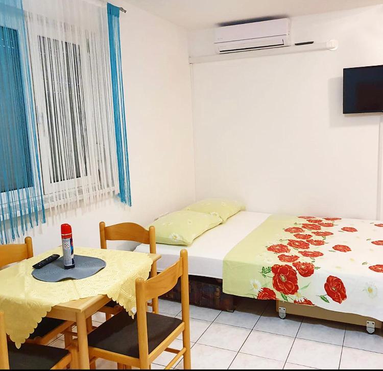 Guesthouse Pejo Porec Exterior photo