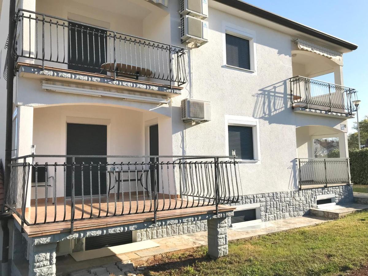 Guesthouse Pejo Porec Exterior photo