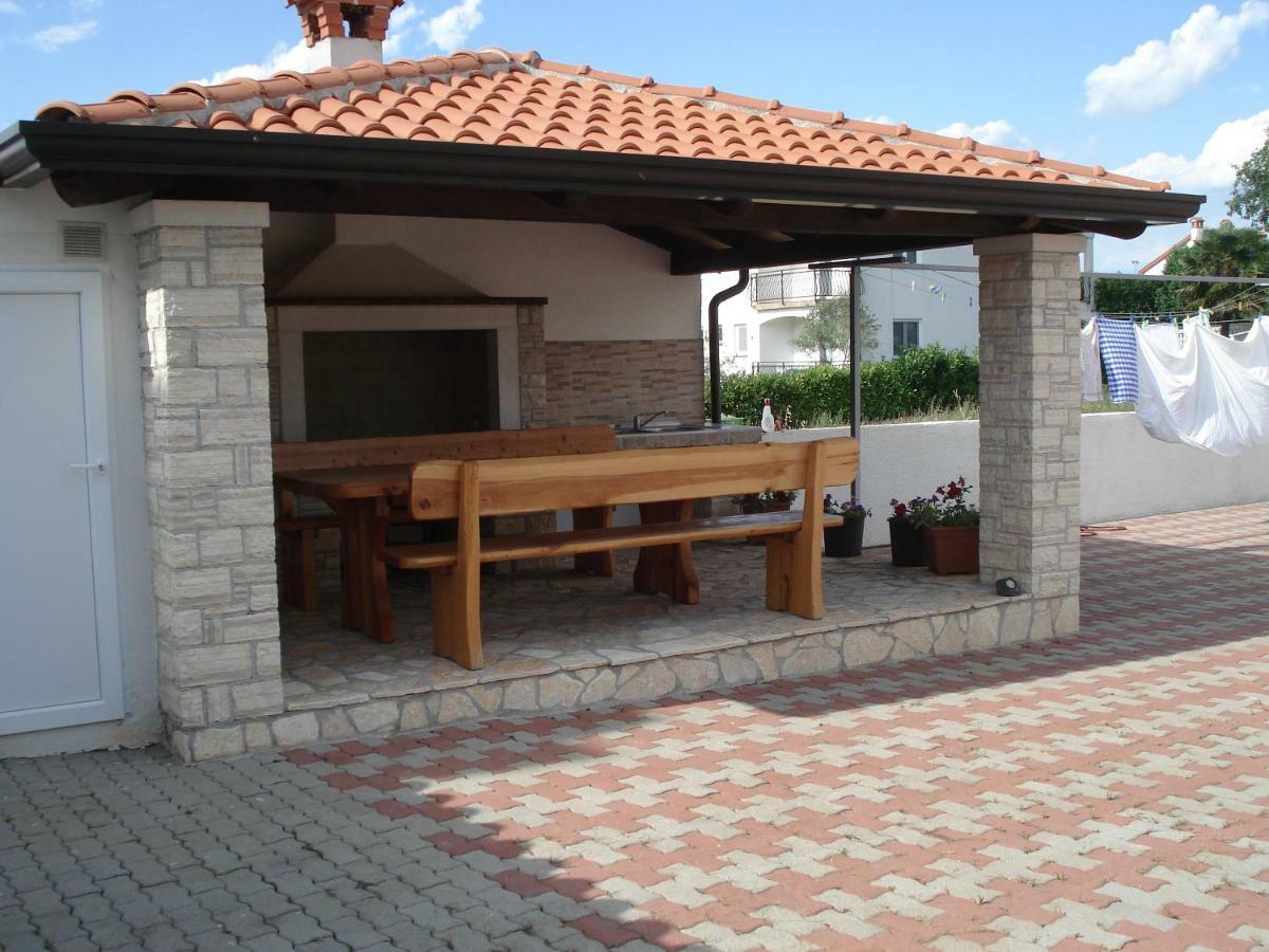 Guesthouse Pejo Porec Exterior photo