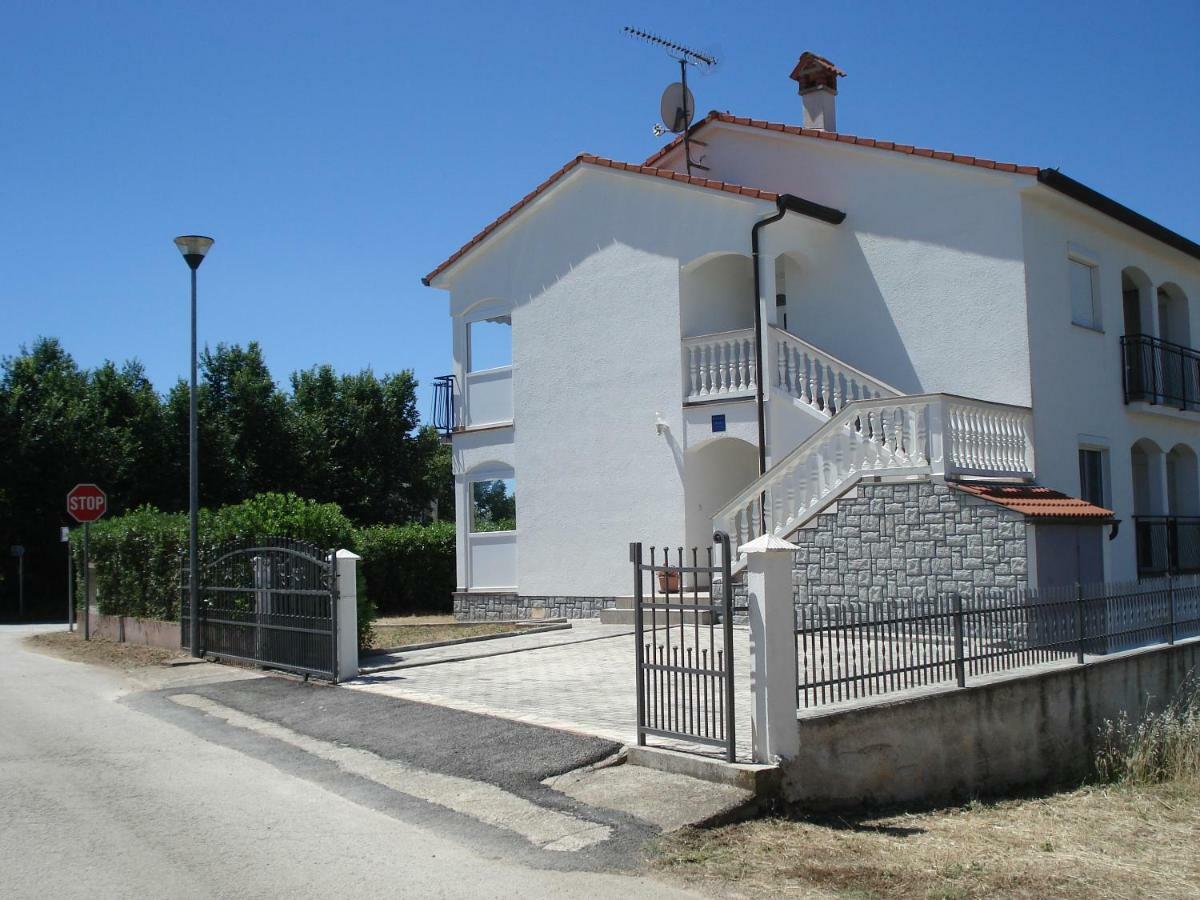 Guesthouse Pejo Porec Exterior photo